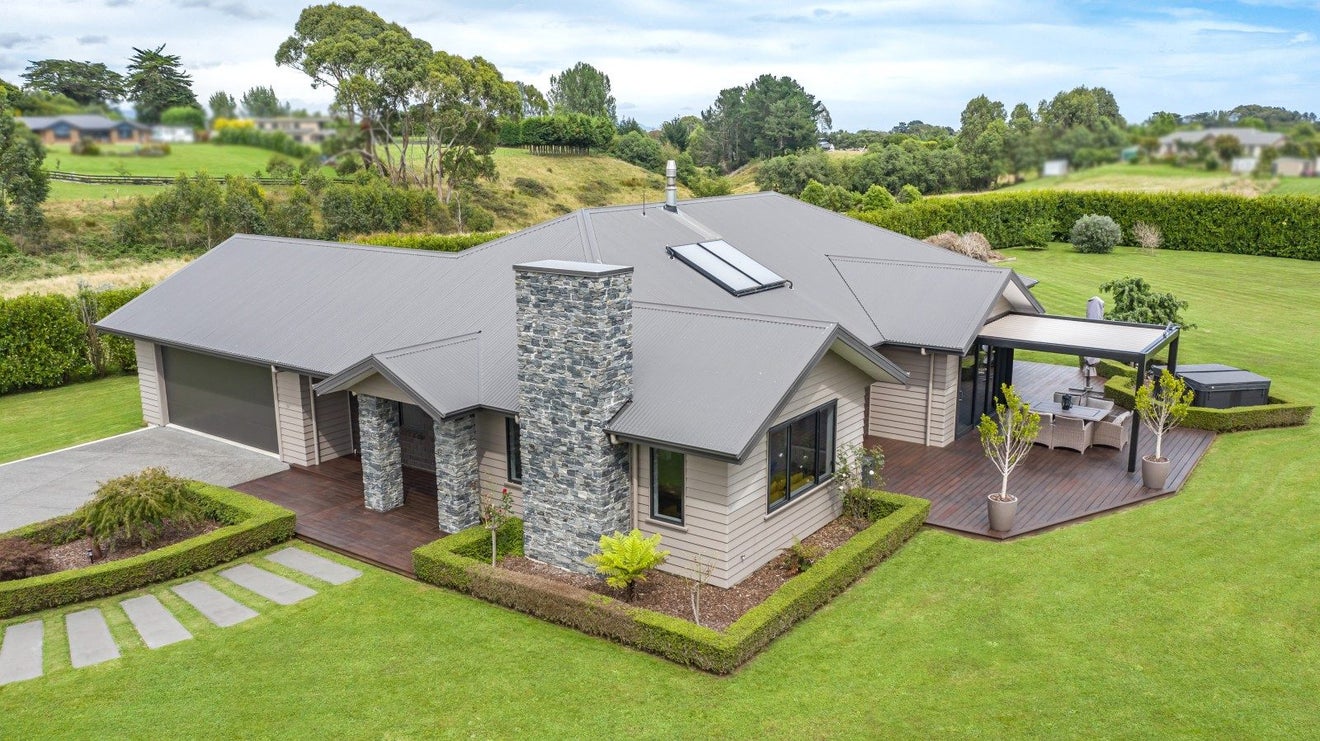 22 Tunbridge Wells, Ohau, Levin - Carousel 1