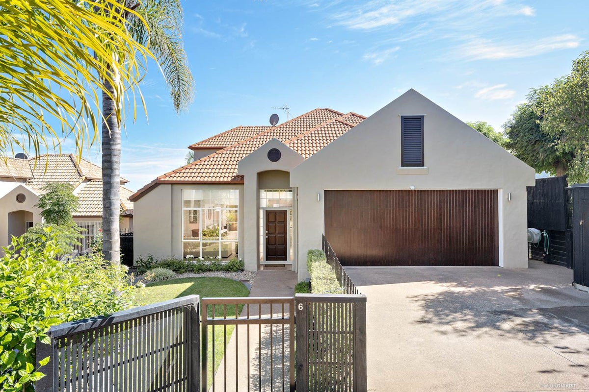 6 Mangerton Lane, East Tamaki Heights, Auckland - Carousel 1