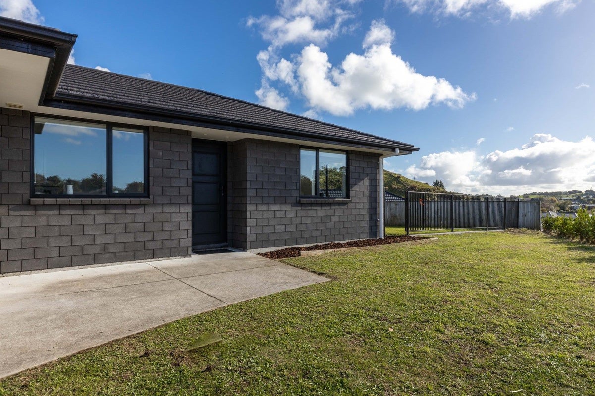 43 Magnolia Drive, Westown, New Plymouth - Carousel 26