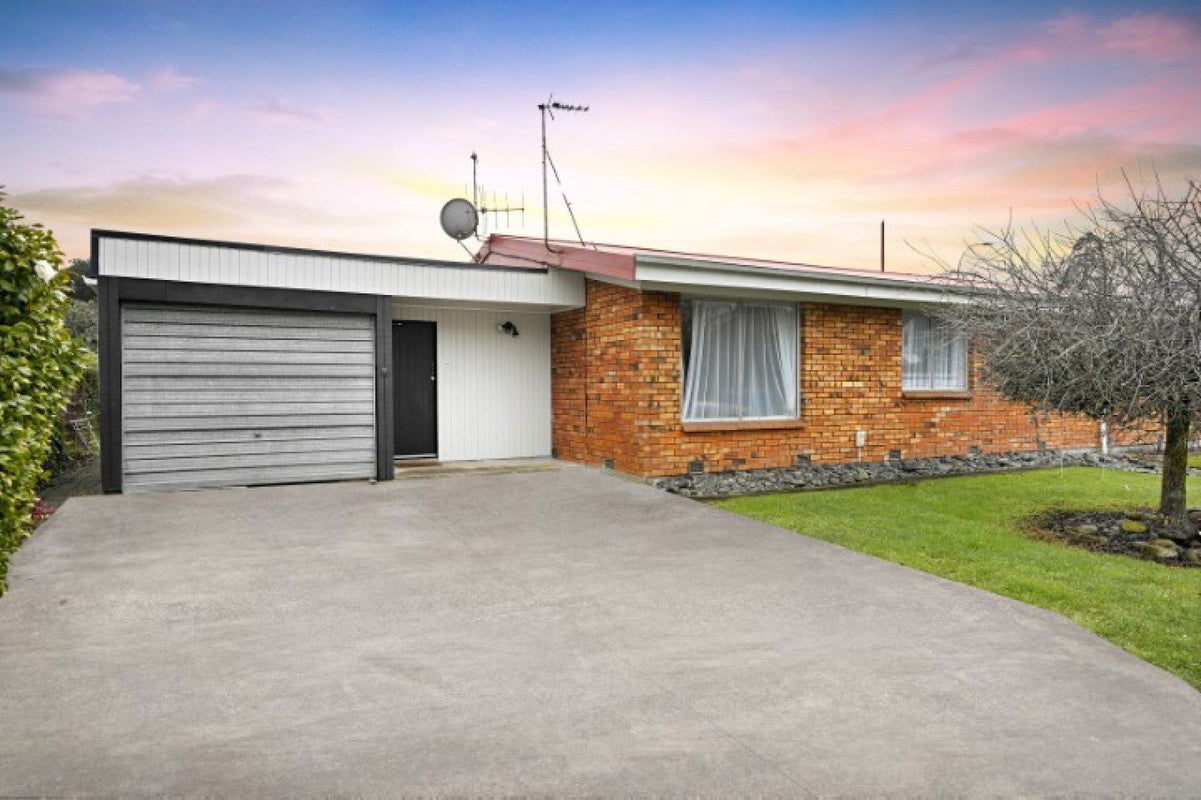 10 Hibiscus Avenue, Hamilton Lake, Hamilton - Carousel 2