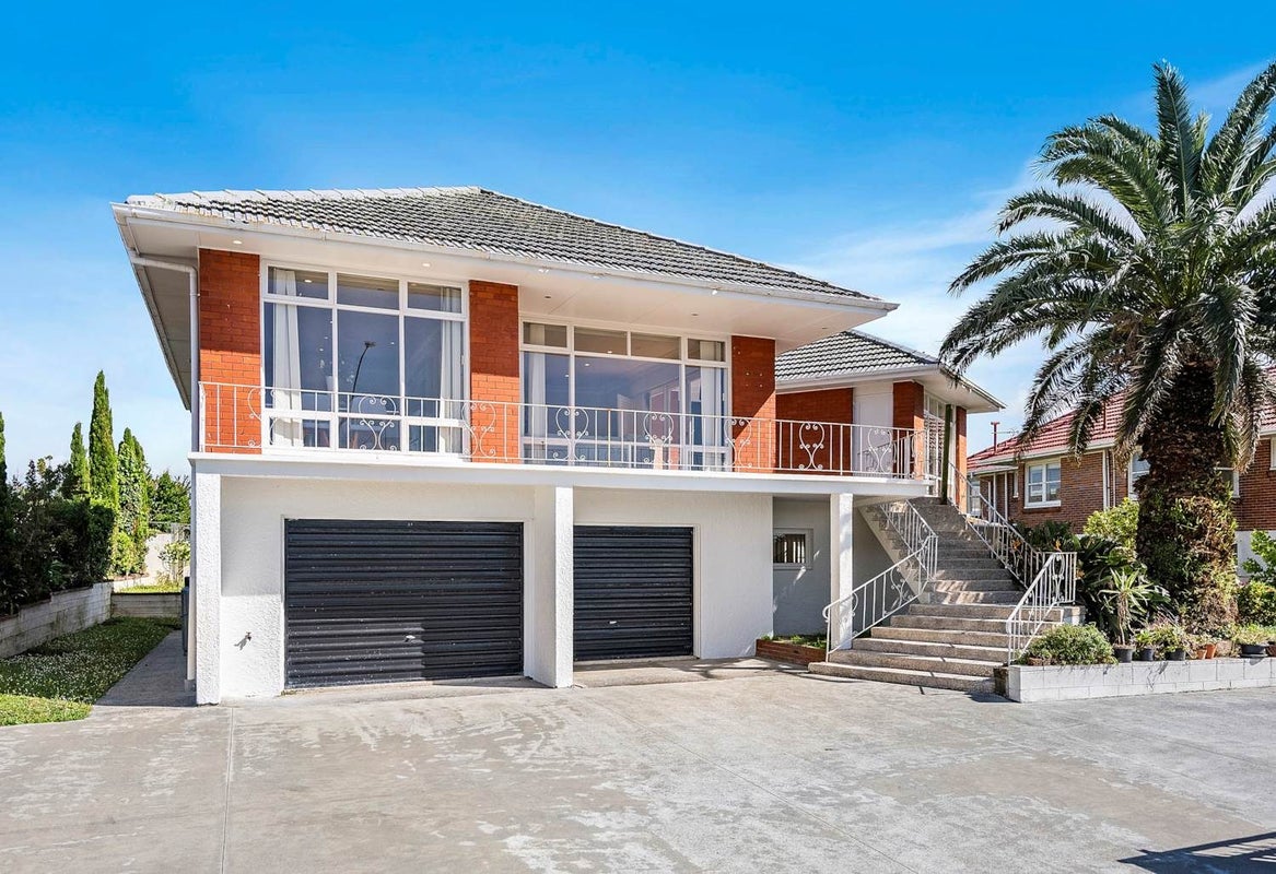 342 Te Atatu Road, Te Atatu South, Auckland - Carousel 1
