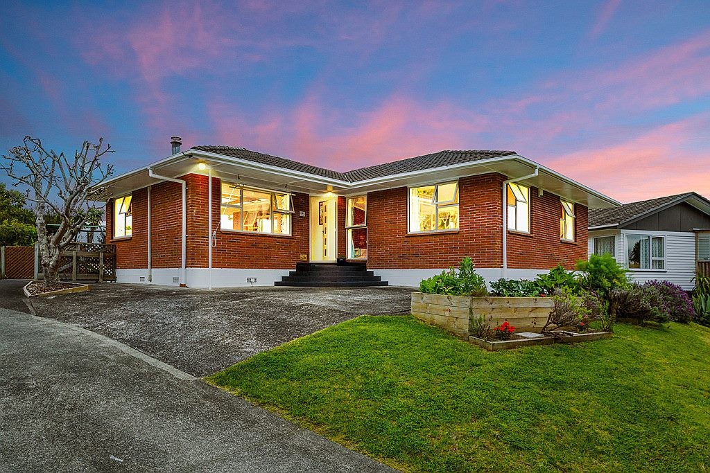 23 Lucinda Place, Glen Eden, Auckland - Carousel 23