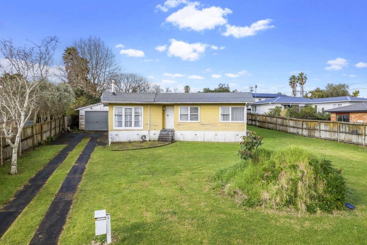 3 Gill Avenue, Te Atatu Peninsula, Auckland - Carousel 1
