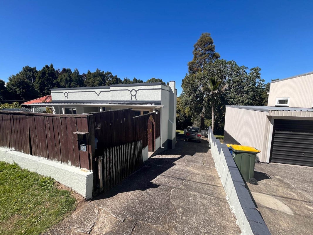 232 Godley Road, Titirangi, Auckland - Carousel 2
