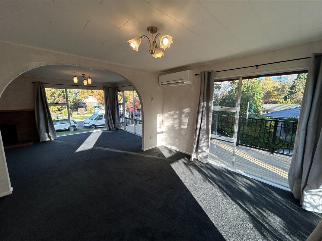26 Russell Street, Wanaka - Carousel 2