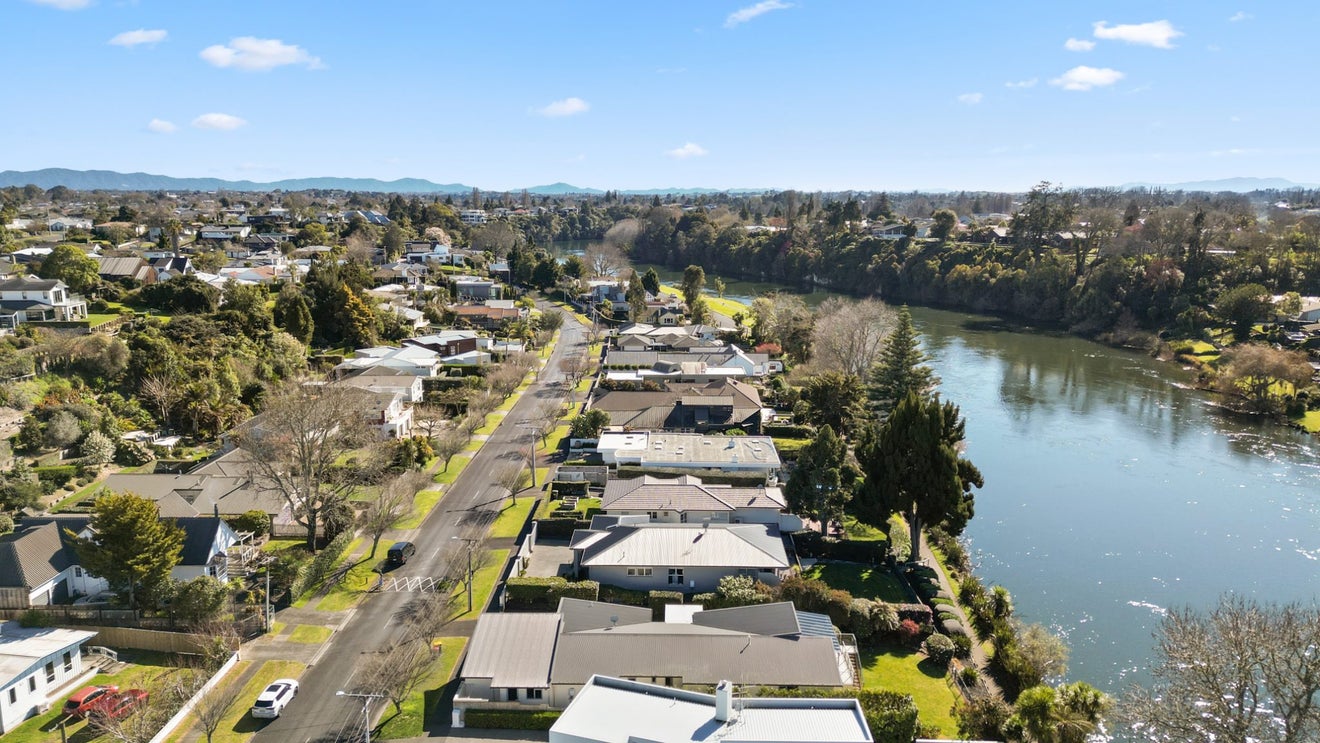 56 Awatere Avenue, Beerescourt, Hamilton, Waikato - Carousel 36