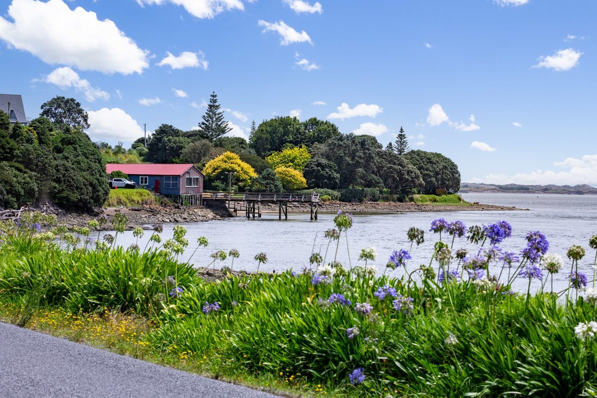 15 Tuakau Bridge-Port Waikato Roa, PORT WAIKATO, TUAKAU - Carousel 1