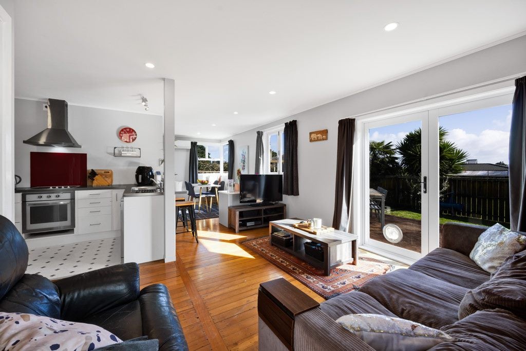 6 Brookes Terrace, Waitara, Waitara - Carousel 2