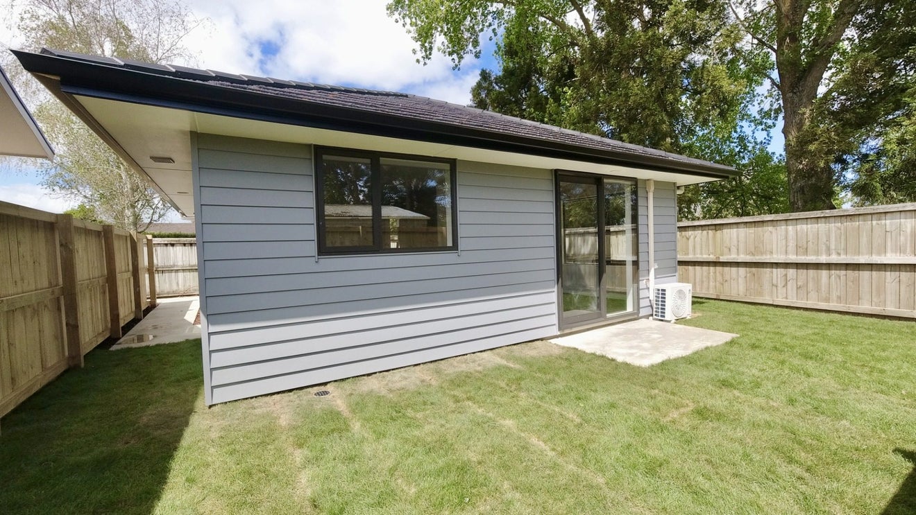 39 Regent Street, Silverdale, Hamilton - Carousel 1