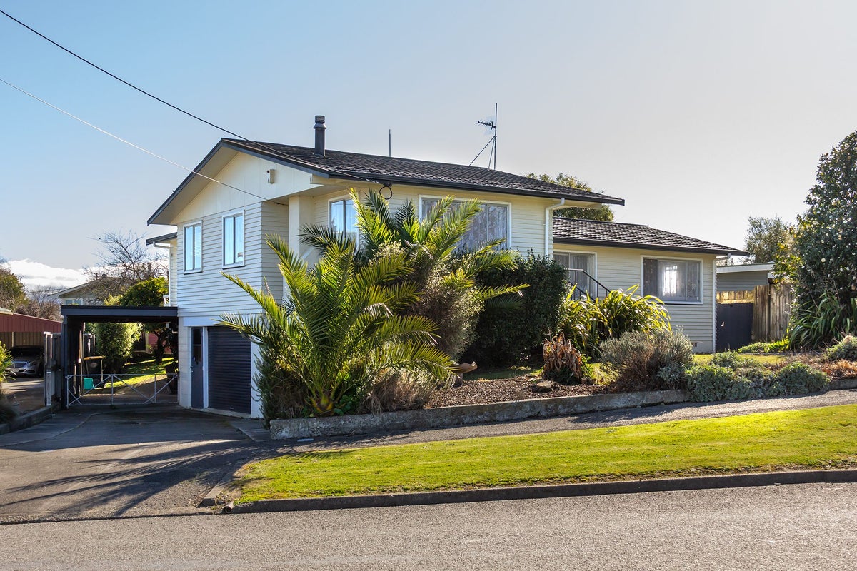 9 Gordon Street, Lansdowne, Masterton - Carousel 1