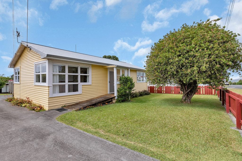 20 Alamein Avenue, Onerahi, Whangarei - Carousel 1
