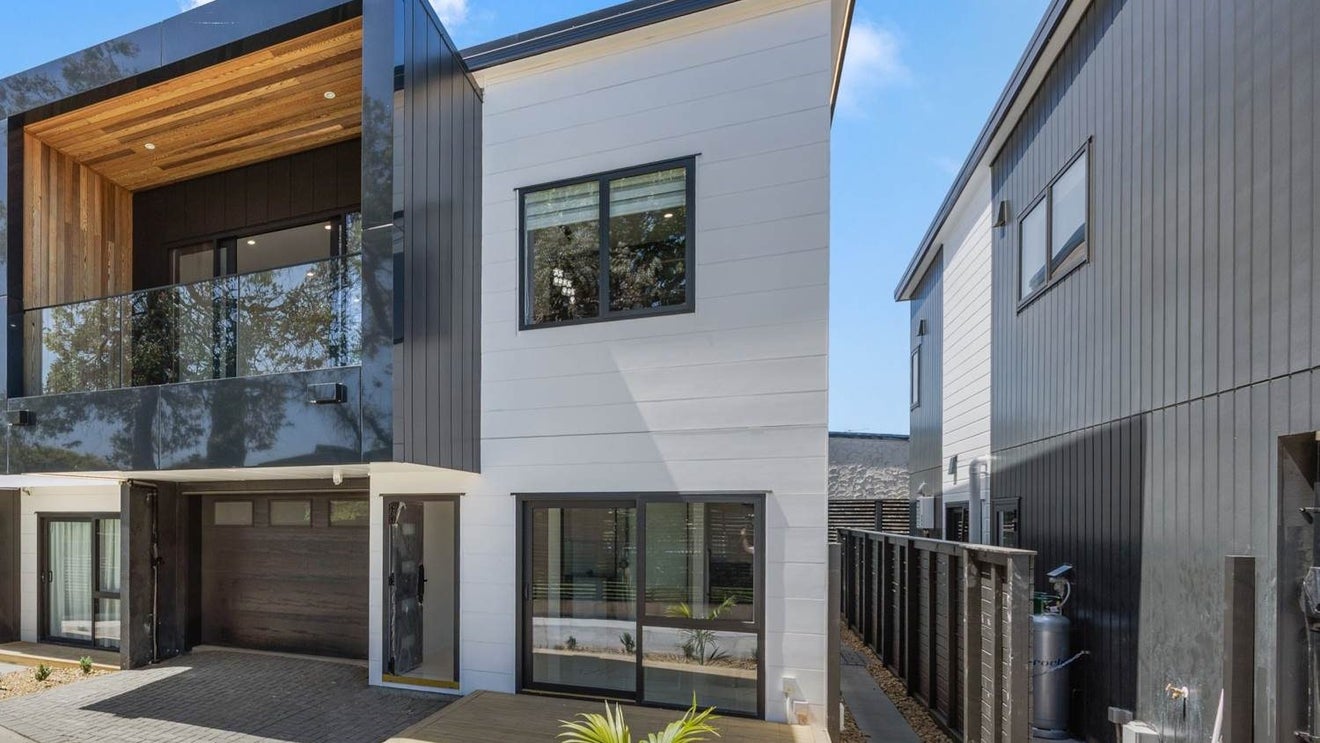 79 Halsey Drive, Lynfield, Auckland - Carousel 1