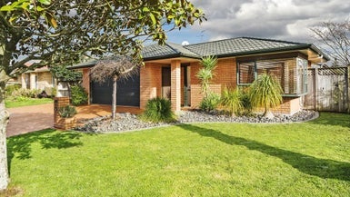 24 Millington Place, Huntington Park, Auckland - Carousel 1