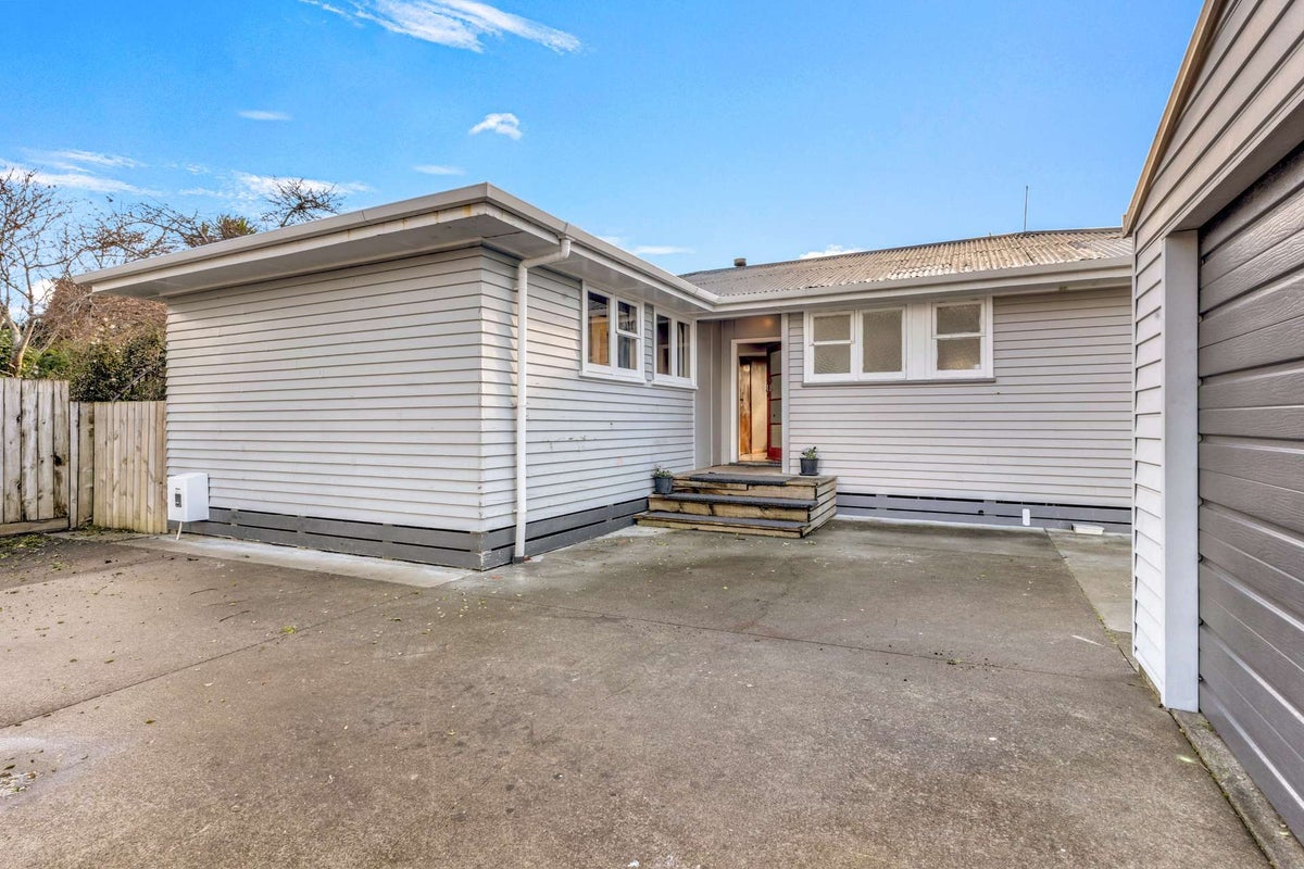 11A Atiawa Street, Glen Avon, New Plymouth - Carousel 2