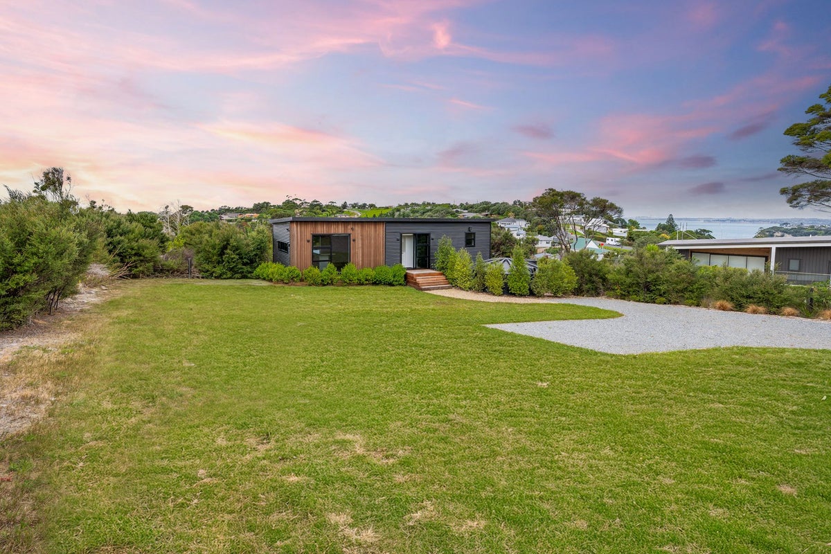 1117B Whangaparaoa Road, Tindalls Beach, Whangaparaoa - Carousel 1