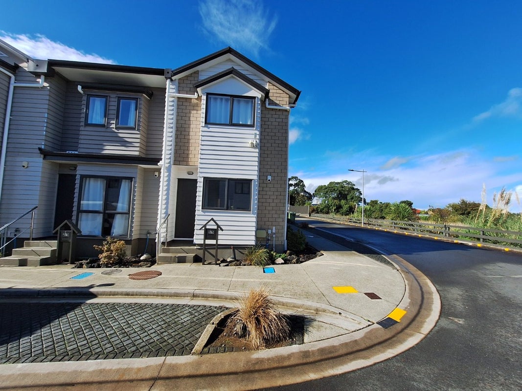 1/5 Wallson Crescent, Wiri, Auckland - Carousel 1