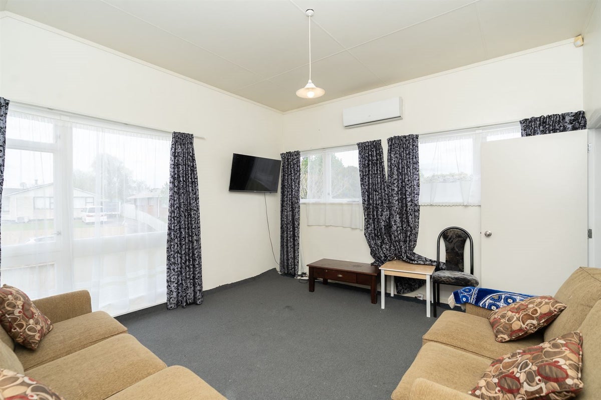 22 Halberg Crescent, Chartwell, Hamilton - Carousel 2