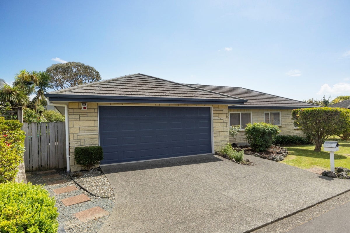 8M Aotea Road, Glen Eden, Auckland - Carousel 1