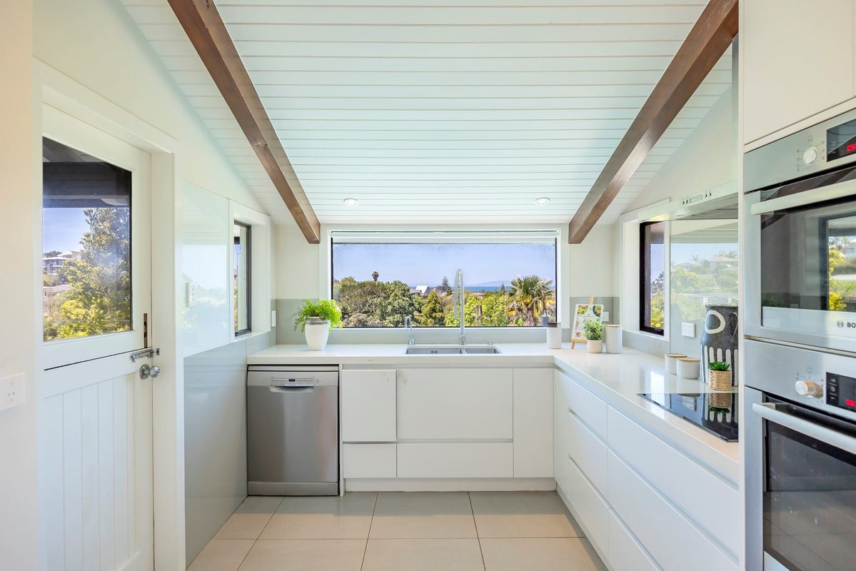 73 Braemar Road, Castor Bay, Auckland - Carousel 2