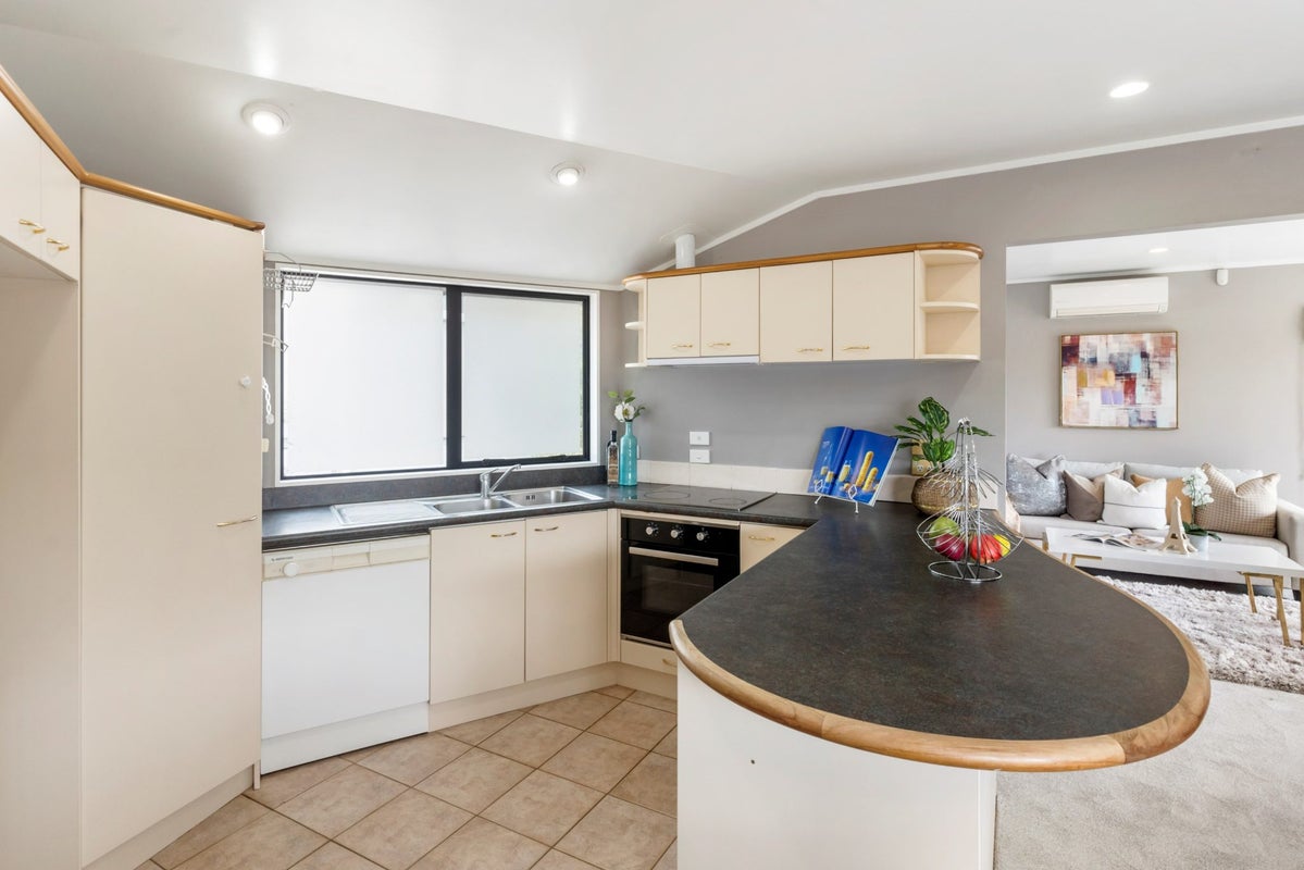 2/4 Mercury Lane, Windsor Park, Auckland - Carousel 27