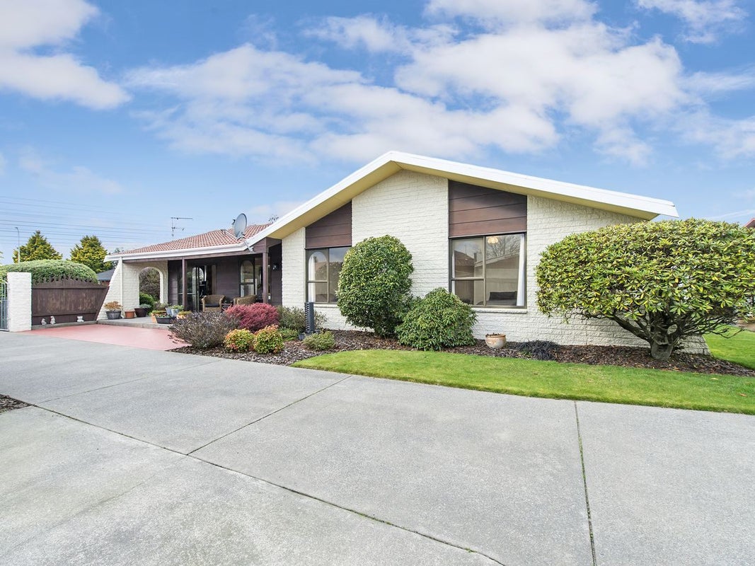 4 Fiona Place, Hei Hei, Christchurch - Carousel 1