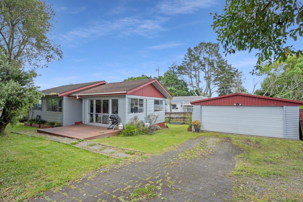 19 Saint Margaret Place, West Harbour, Auckland - Carousel 1