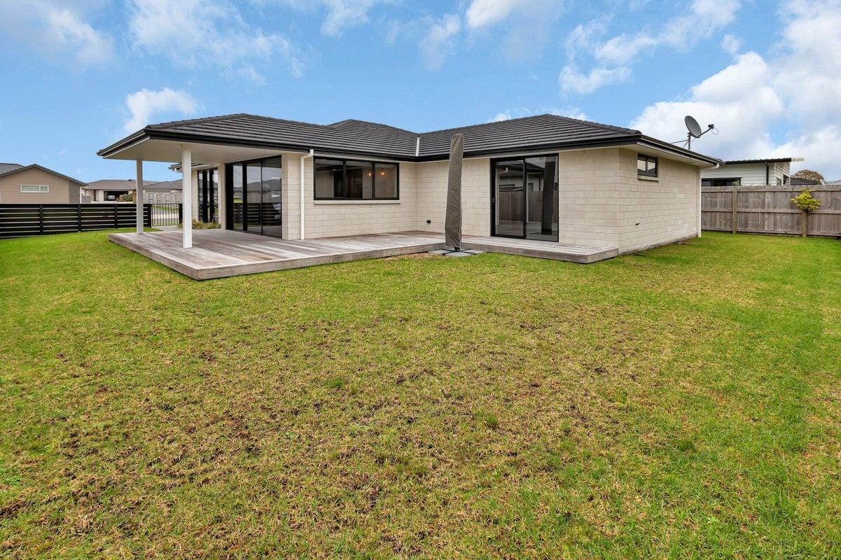 9 Olney Court, One Tree Point - Carousel 23