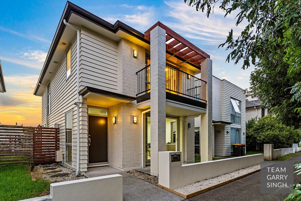 11 Phar Lap Crescent, Takanini, Auckland - Carousel 2