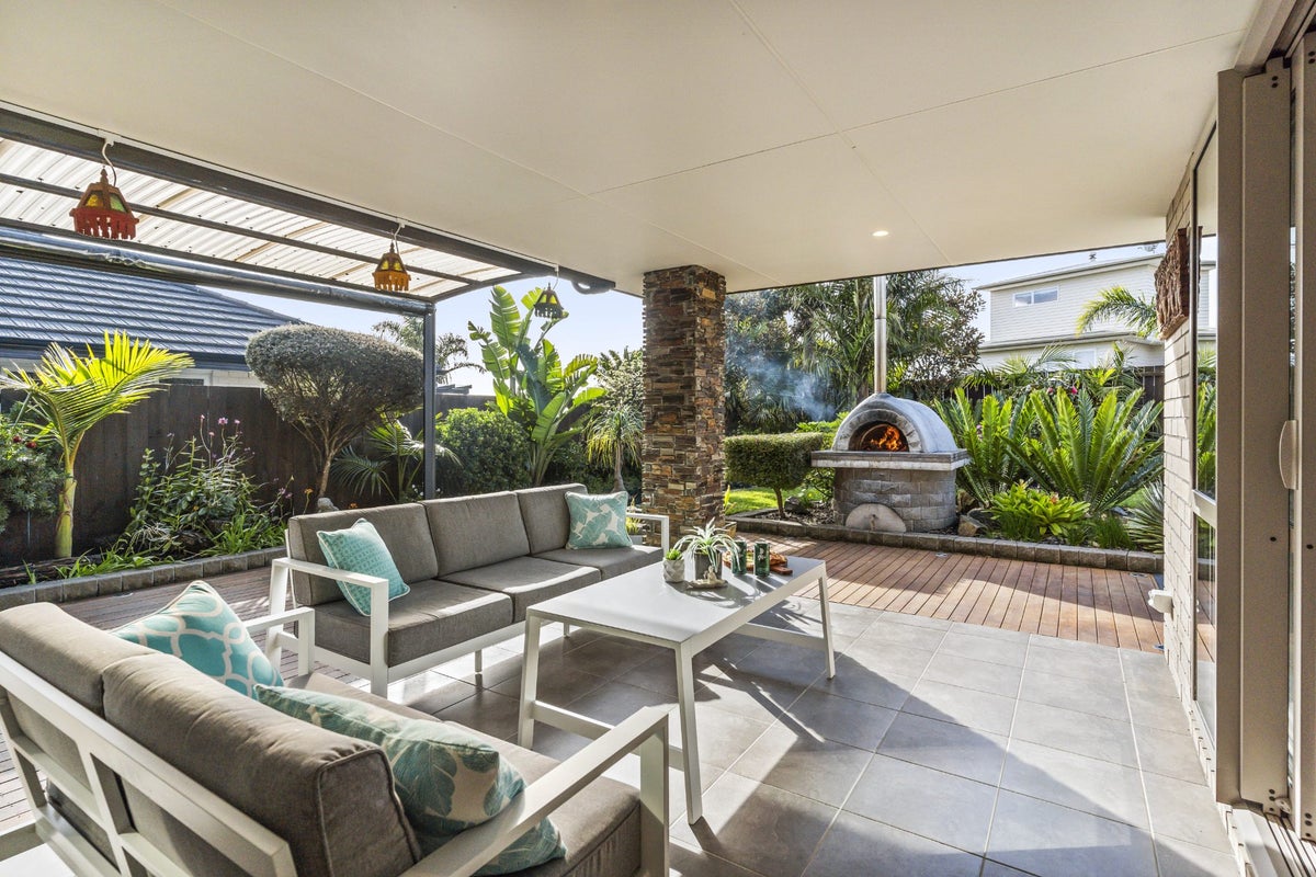 50 Seventh View Avenue, Beachlands, Auckland - Carousel 1