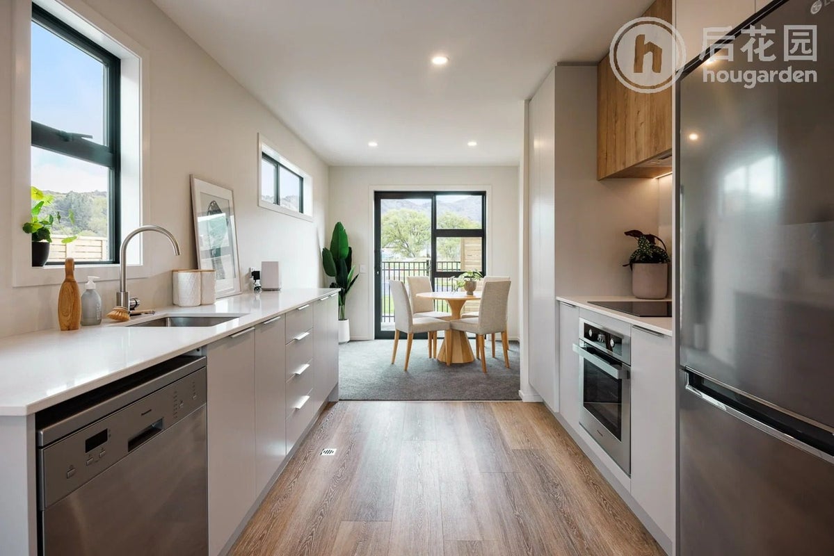 21 Te Ara o Papatahi, Wainuiomata, Lower Hutt - Carousel 1