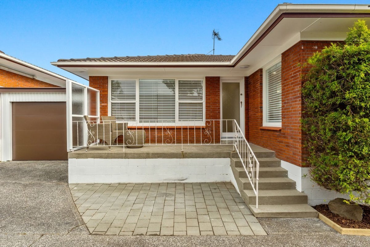 1/18 Shakespeare Road, Milford, Auckland - Carousel 2