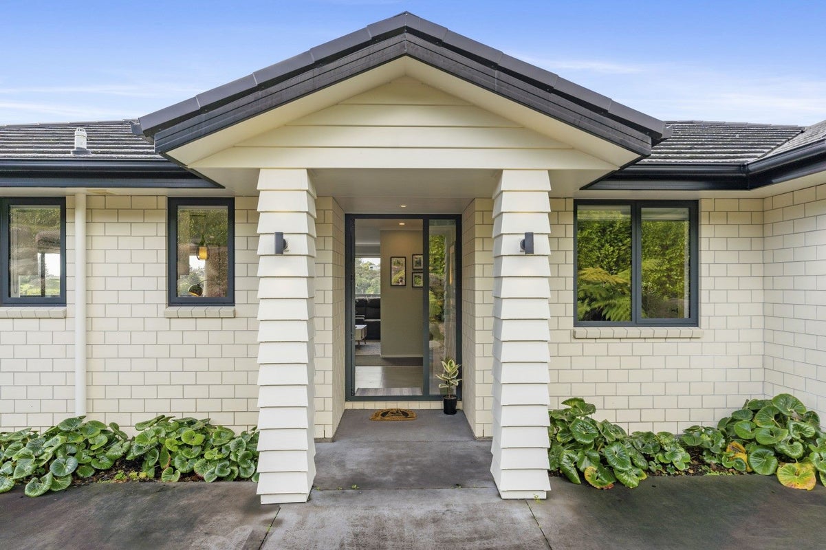 4 Aderman Place, Hurworth, New Plymouth - Carousel 2