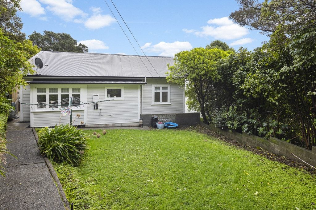 34 Volga Street, Island Bay, Wellington - Carousel 2