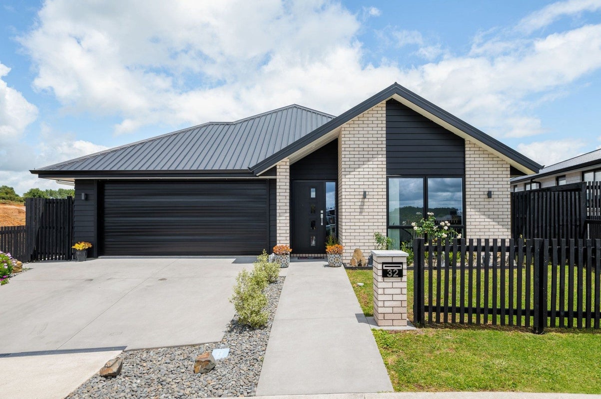 32 Oralee Terrace, Peacocke, Hamilton - Carousel 1