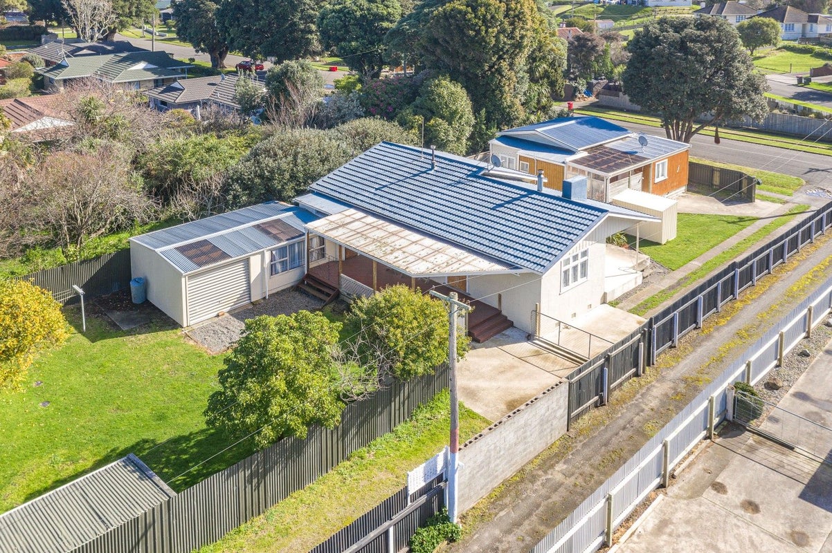 21 Balgownie Avenue, Gonville, Whanganui - Carousel 2