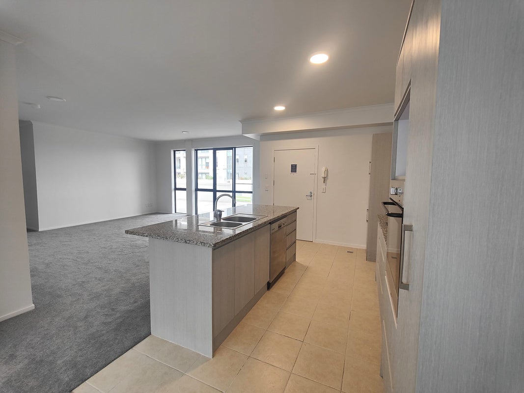 2/130 Stancombe Road, Flat Bush, Auckland - Carousel 2