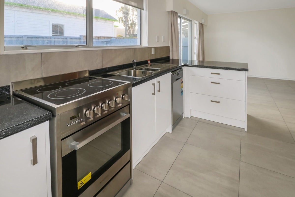 220B Waterloo Road, Hutt Central, Lower Hutt - Carousel 2
