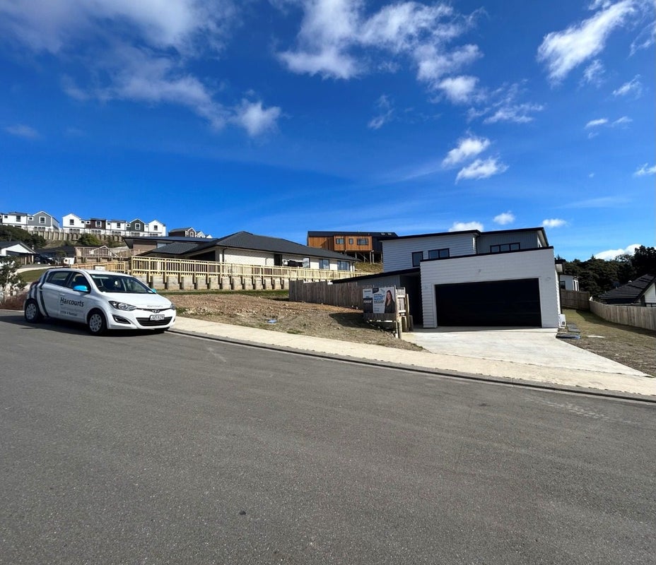 21 Topsail Way, Whitby, Porirua - Carousel 17