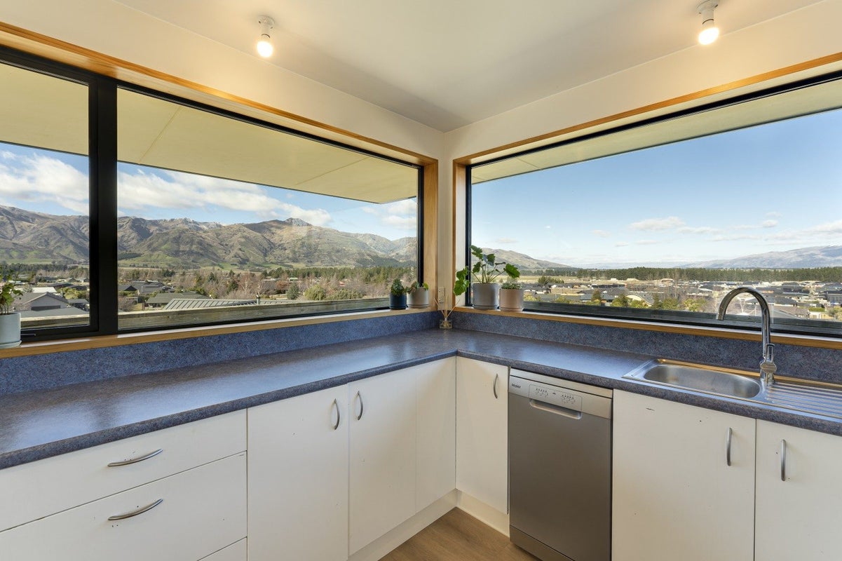 8 Mary Lane, Wanaka - Carousel 2