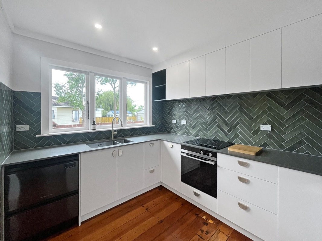 10 Tawa Street, Tokomaru, Palmerston North - Carousel 2