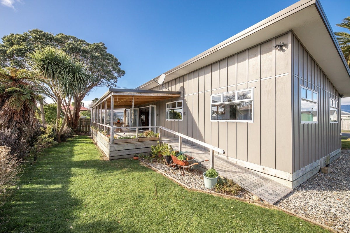 28 Queen Street, Westport, Westport - Carousel 1