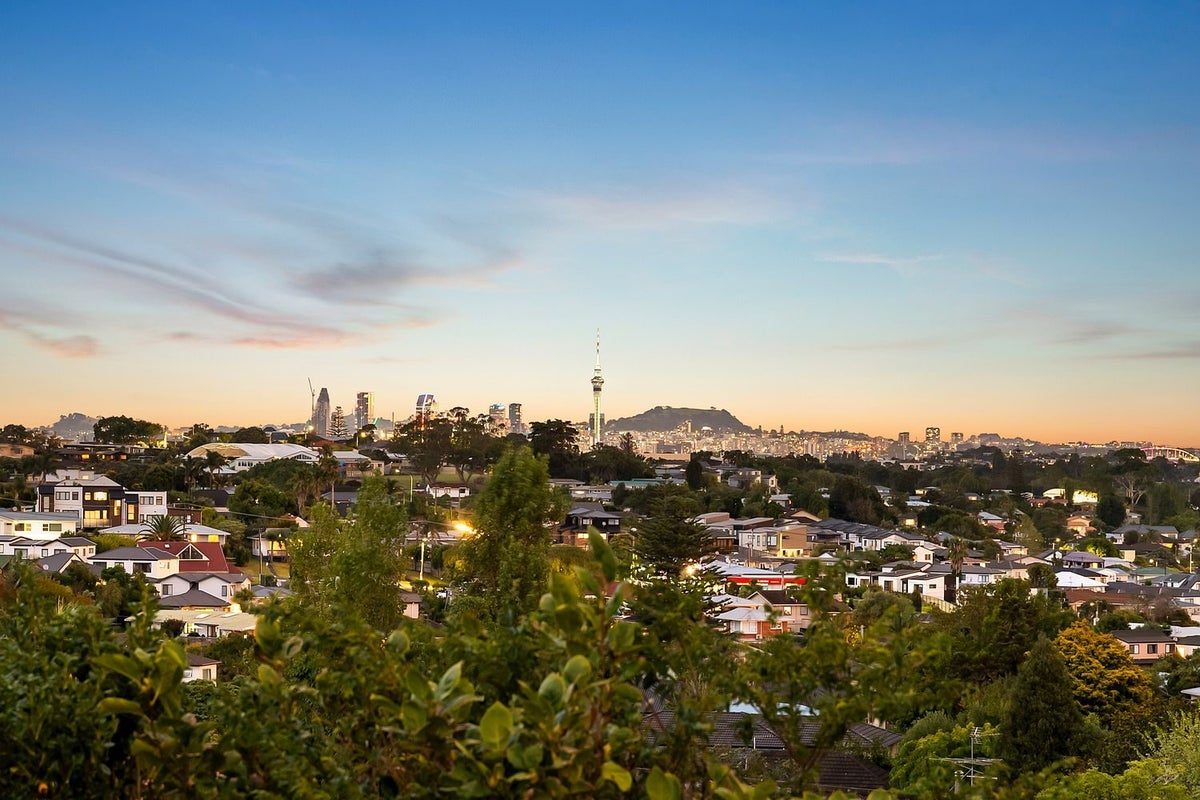 42 Grenada Avenue, Forrest Hill, Auckland - Carousel 2