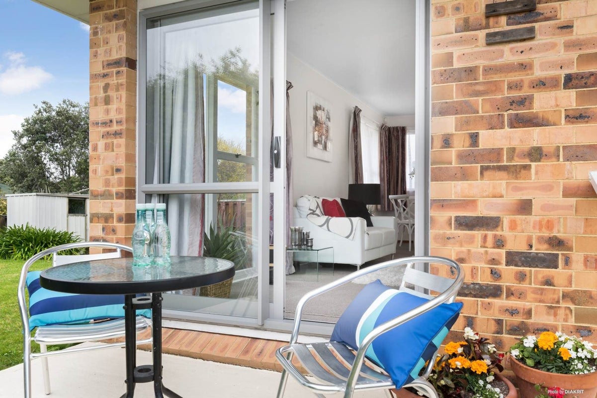 2/15 Litten Road, Cockle Bay, Auckland - Carousel 16