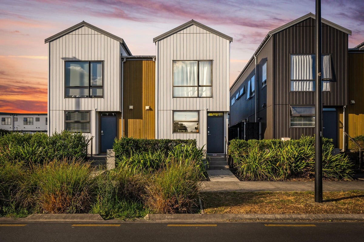 4 Kapia Road, Westgate, Auckland - Carousel 2