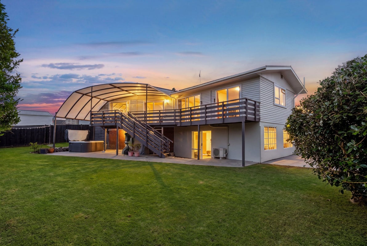 13 Carole Crescent, Pakuranga, Auckland - Carousel 1