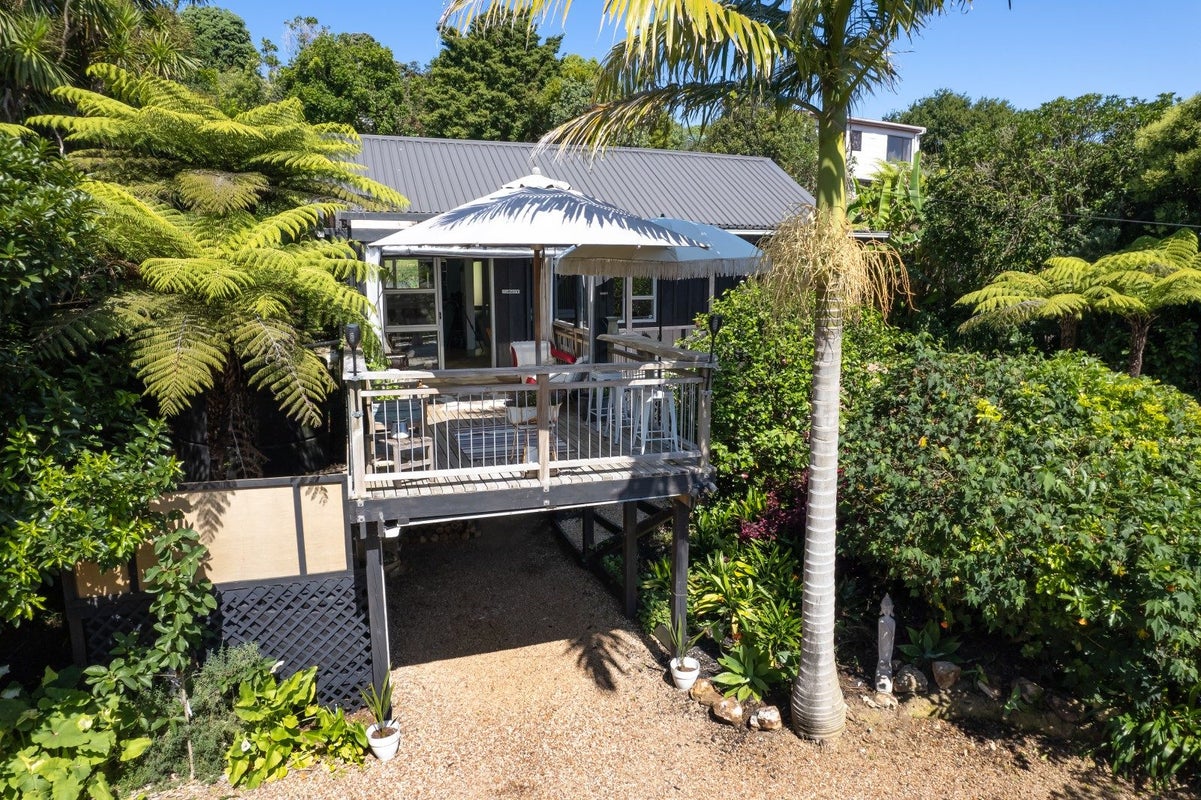 36 Kennedy Road, Surfdale, Waiheke Island - Carousel 1