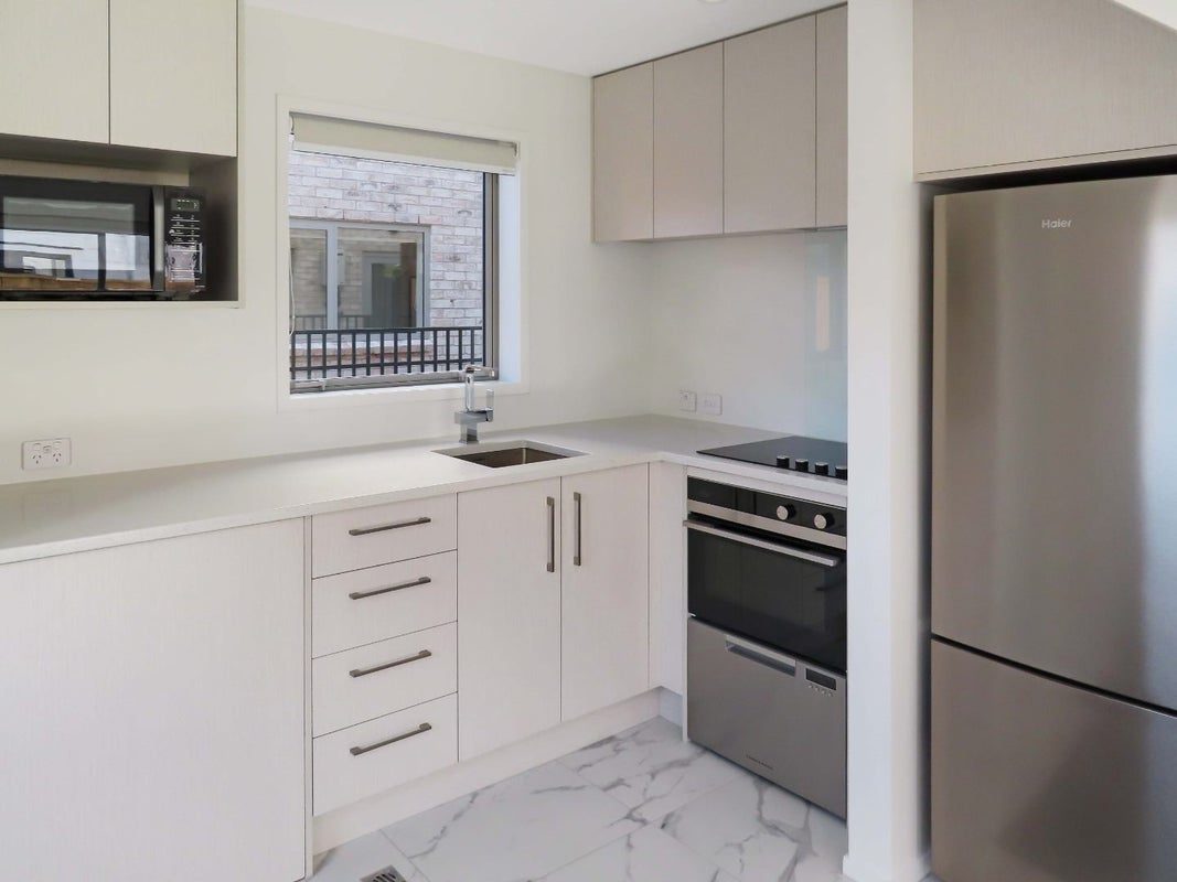 6/11 Cressy Street, Waterloo, Lower Hutt - Carousel 2