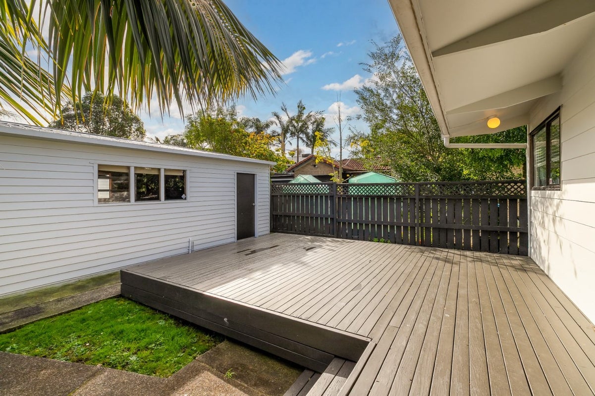 18A Alberta Street, Point Chevalier, Auckland - Carousel 2