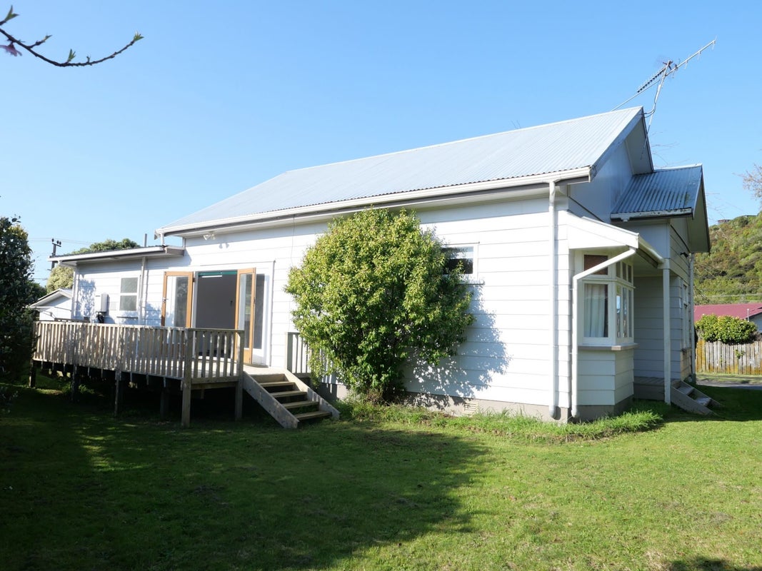 2 Lorien Court, Raumati Beach, Paraparaumu - Carousel 2
