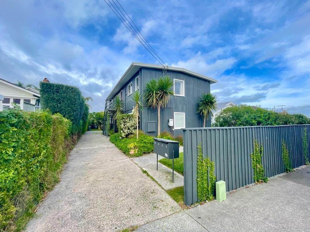 4 Gannet Point, Rothesay Bay, Auckland - Carousel 1